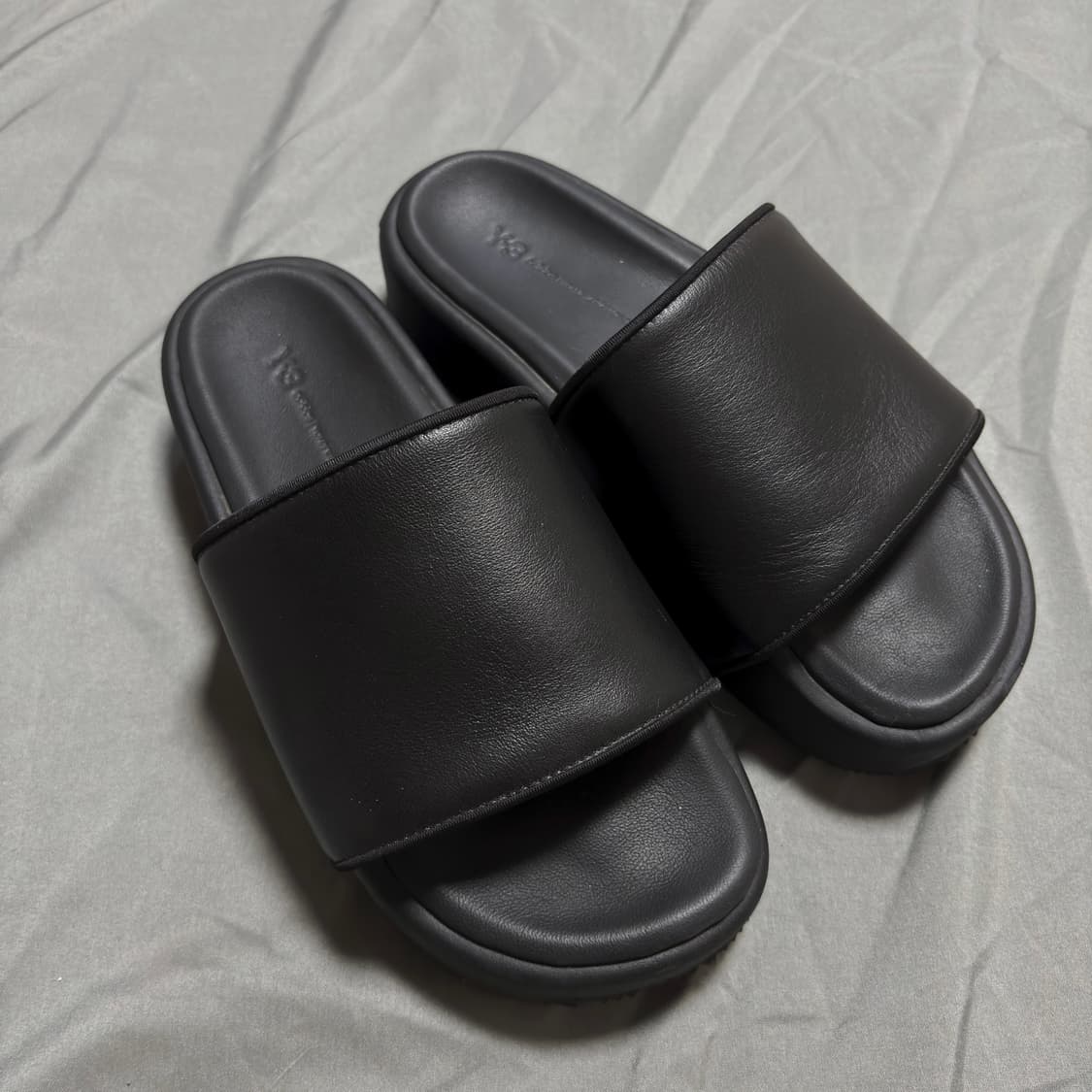 Y-3 통굽 슬리퍼 상품이미지1