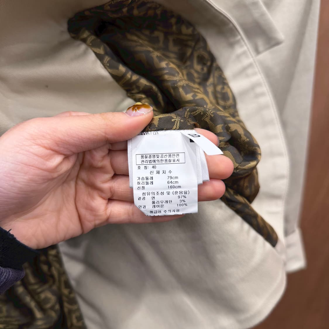 비비안 웨스트우드 자켓 드레이프 숄 카라 숄더 셔링 디테일 슬림핏 베이지 상품이미지7