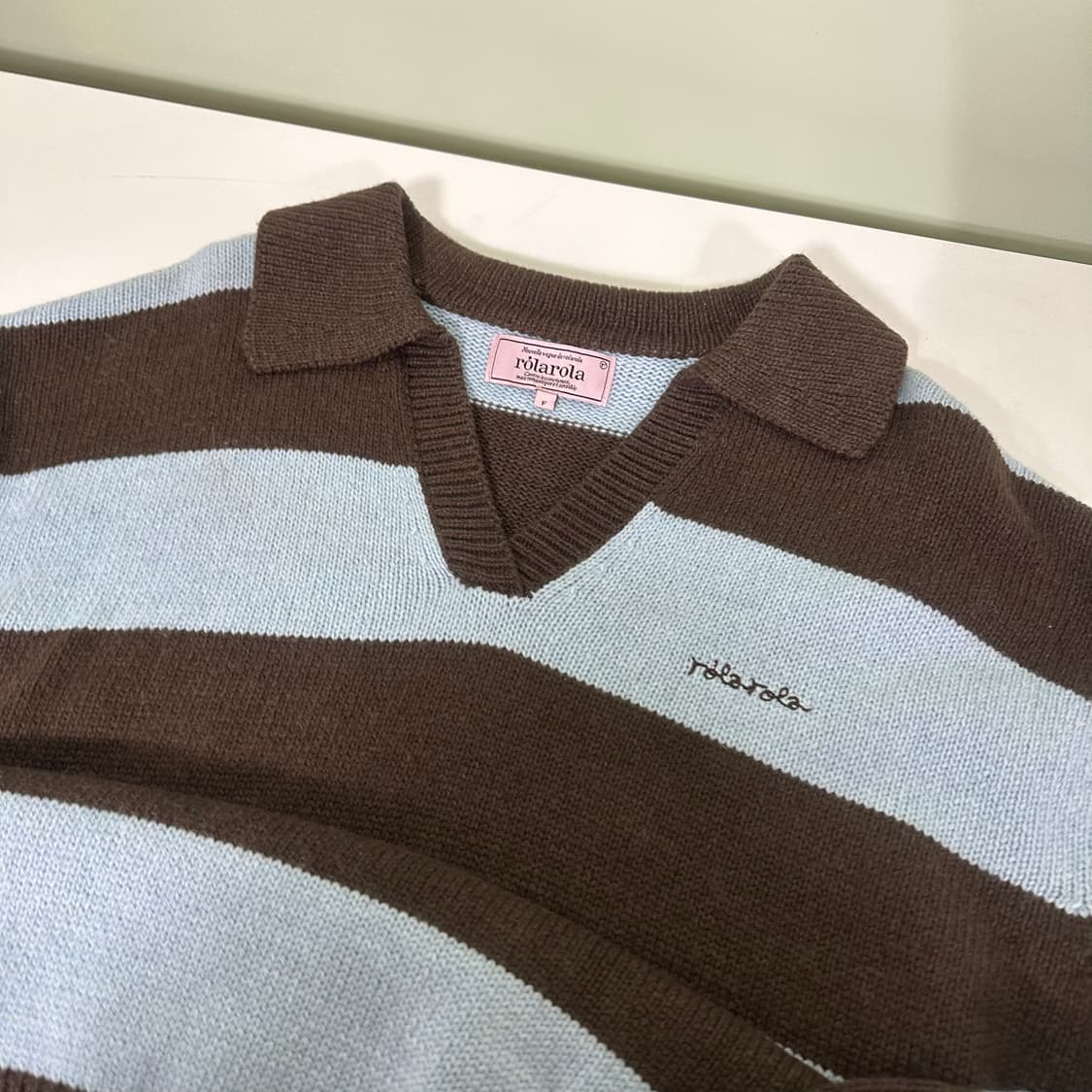 우먼FREE 로라로라 브라운 스트라이프 카라넥 니트 상품이미지3