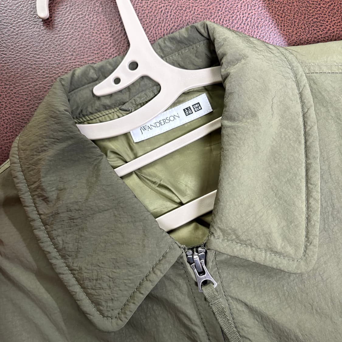 유니클로 JW앤더슨 패디드 블루종 올리브 상품이미지4
