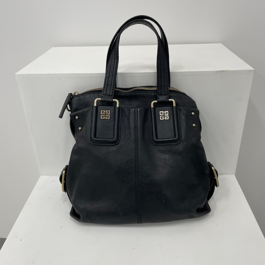 지방시 블랙 레더 나이팅게일 토트백 상품이미지2