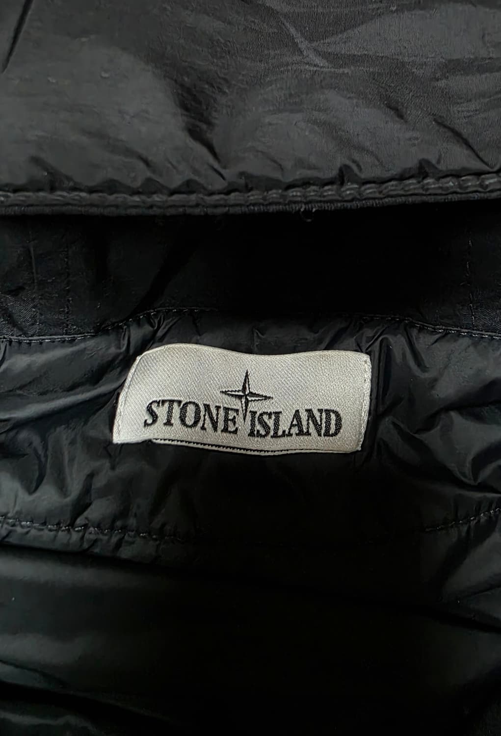 [새상품급]24fw 스톤아일랜드 크링클랩스 나일론 패딩 블랙 상품이미지3
