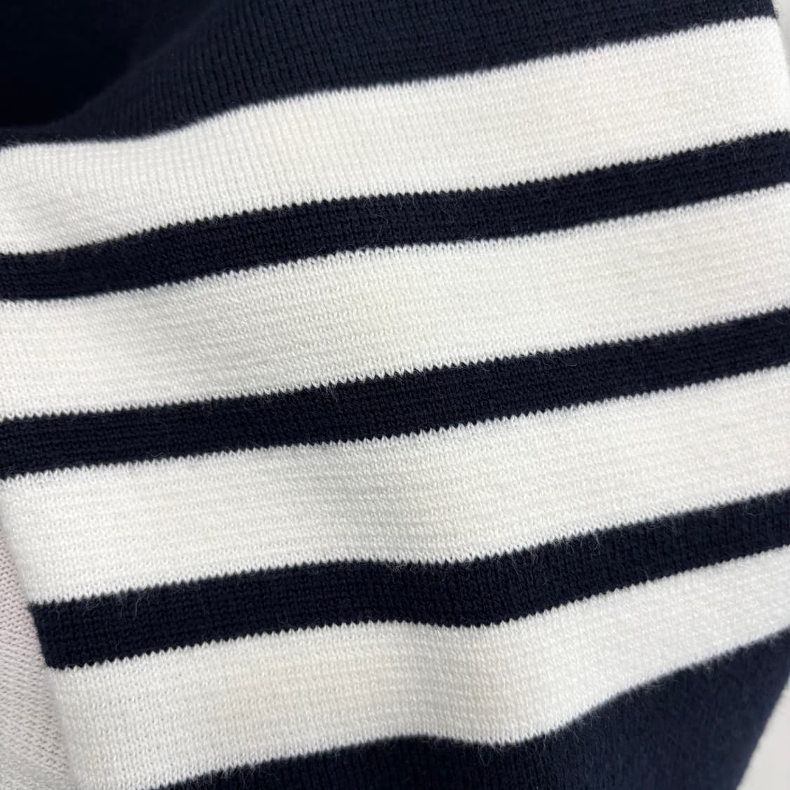 [2]톰브라운 사선완장 밀라노스티치 금장 니트 상품이미지2