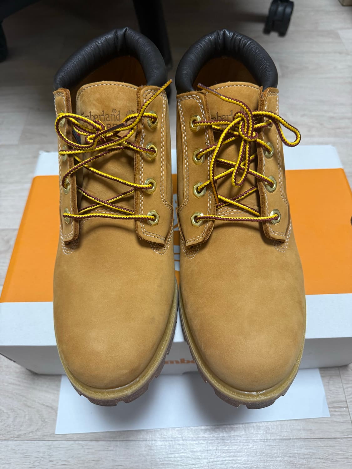 팀버랜드 프리미엄 워터프루프 츄카 부츠 위트 누벅 - 와이드 상품이미지3