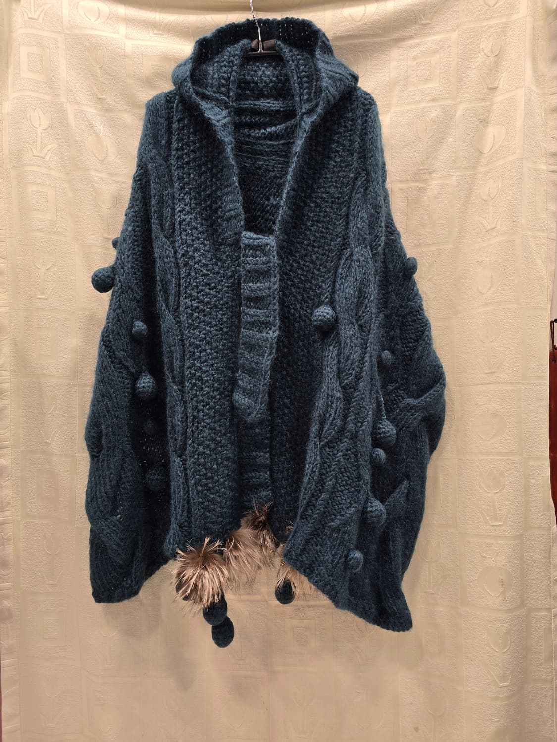 한섬 마인 MINE 폼폼 니트 후드 숄  프리사이즈 상품이미지1