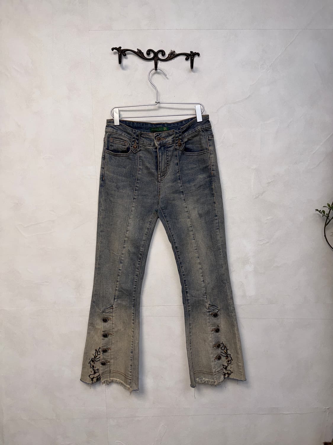 Washing denim oriental embroidered 부츠컷팬츠 상품이미지1