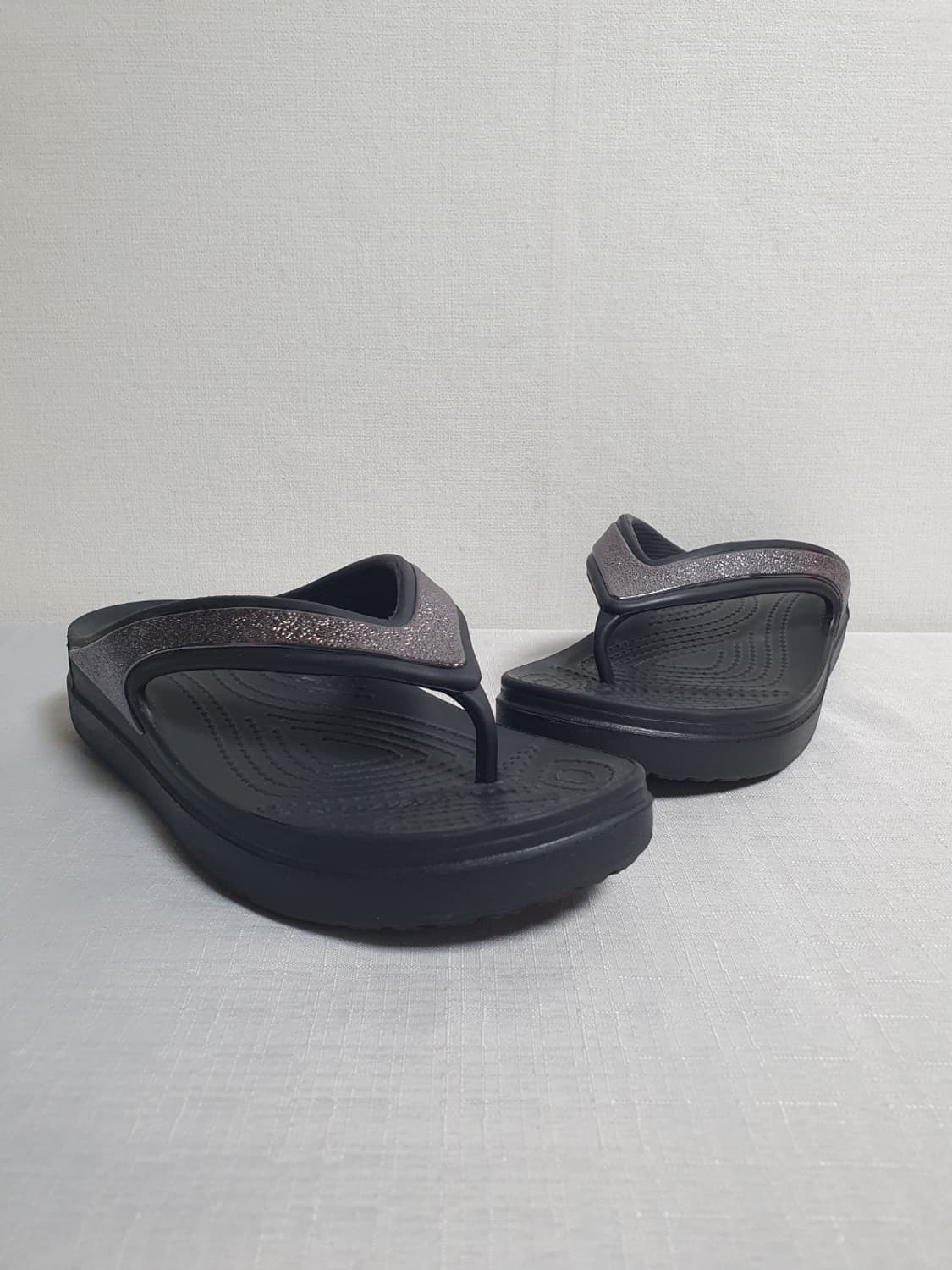 무료배송 240mm 크록스 쪼리 슬론 샤인 블랙 실버 플립플랍 상품이미지1