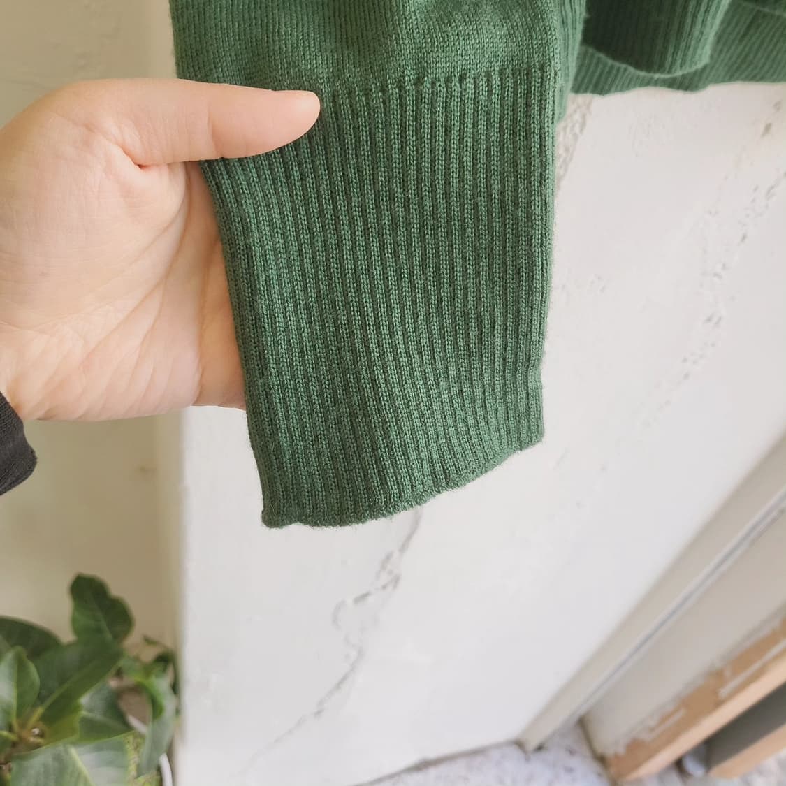 Nombre impair 딥그린 브이넥 니트 상품이미지4