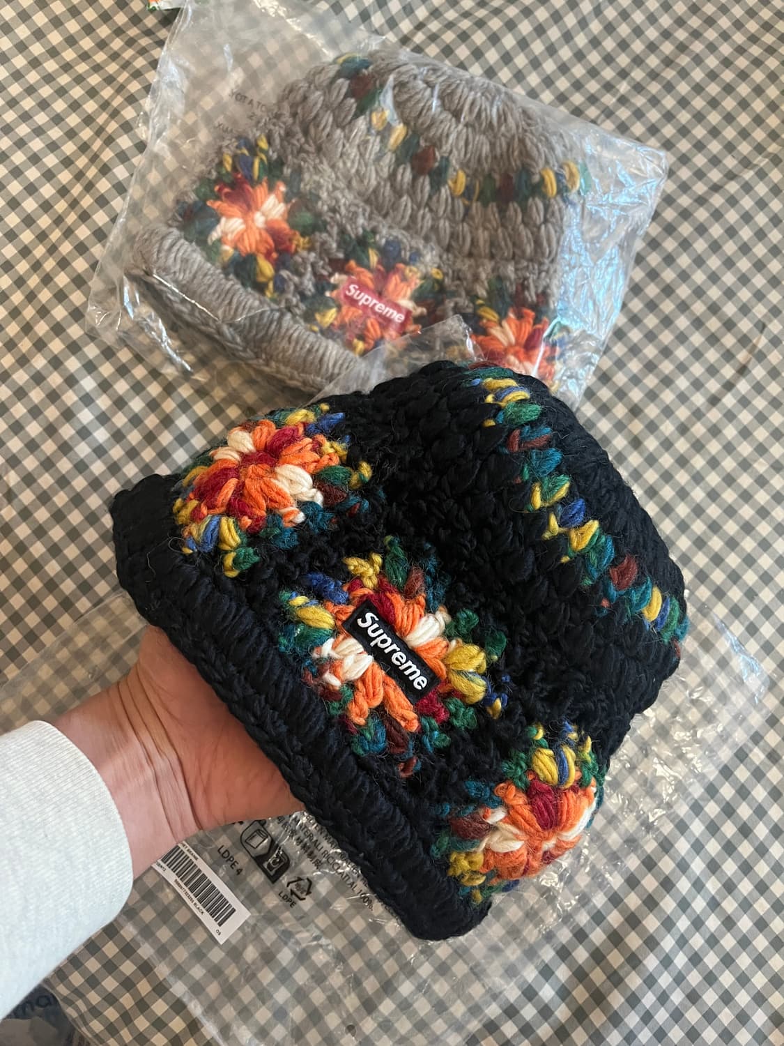 슈프림 크로셰 비니 블랙 - 25SS 상품이미지1