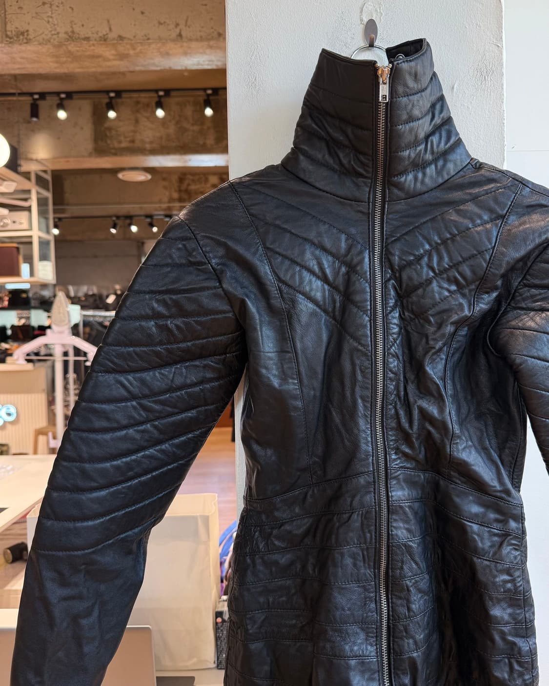 vtg 블랙 레더 컷아웃 자켓  상품이미지4