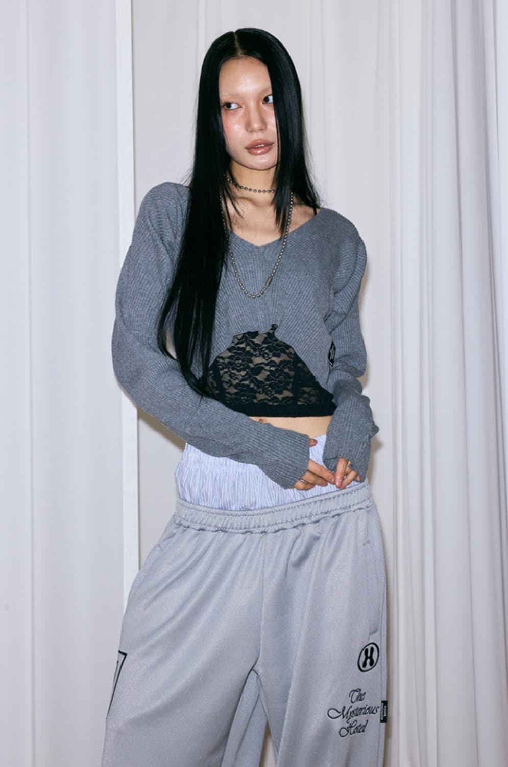 미스테리어스호텔 브이넥 레이어드 니트 상품이미지1