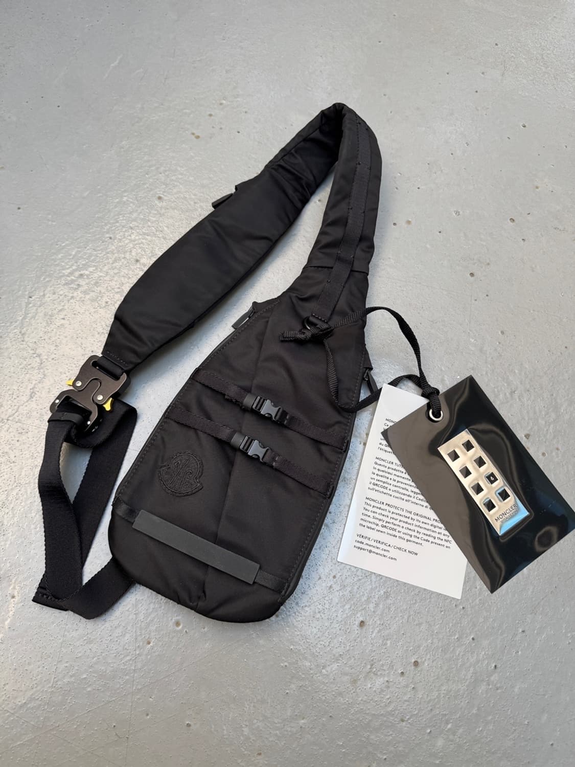 알릭스 x 몽클레어 지니어스 크로스보디백 몽클레르 ALYX x MONCL 상품이미지1