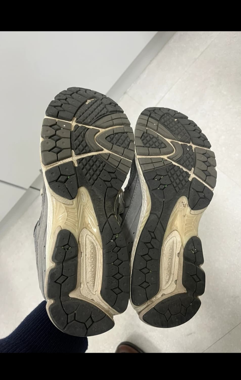 뉴발란스 2002R 프리미엄 빈티지 그레이 (270) 상품이미지4