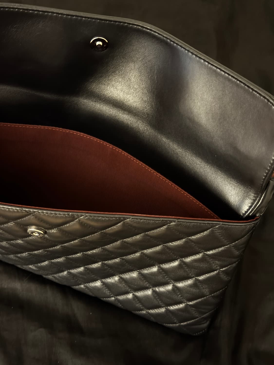 샤넬 플랩 램스킨 블랙 클러치백 상품이미지4