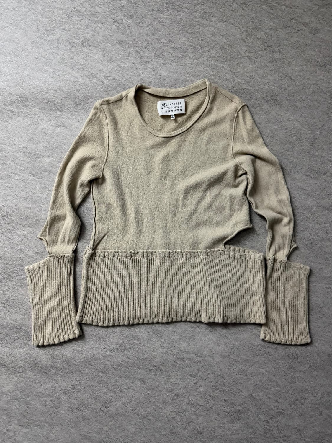 마르지엘라 컷아웃 스티치 니트 상품이미지1