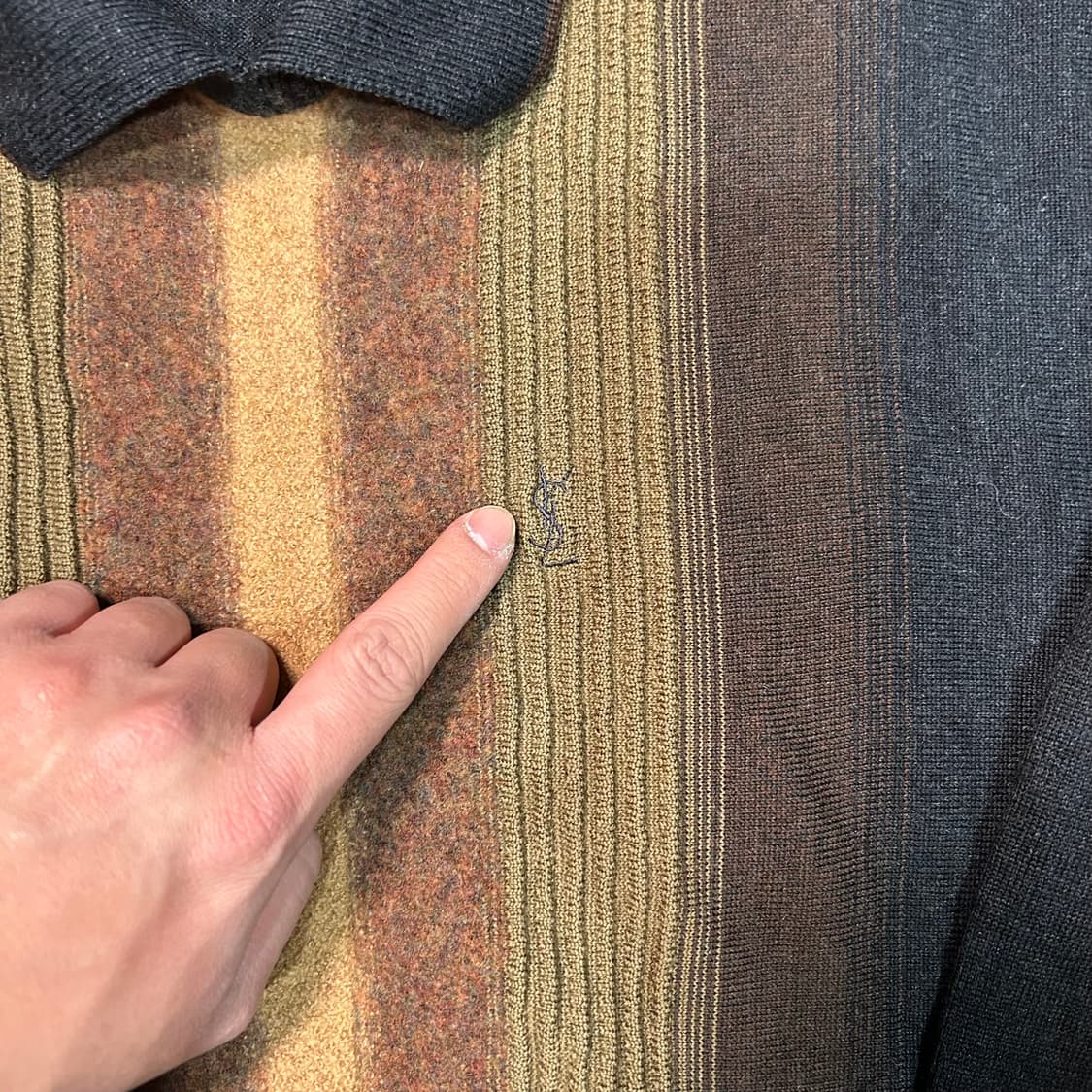 [M] 입생로랑 뿌르 옴므 스트라이프 패턴 카라 니트 상품이미지2