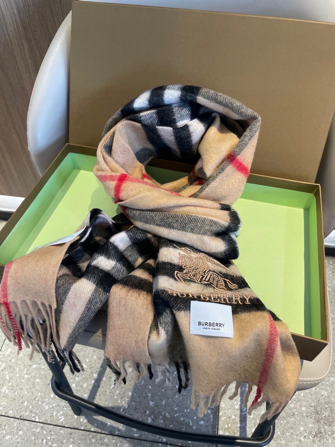 버버리숙녀 리버서블 스카프100% 램스울
 상품이미지5