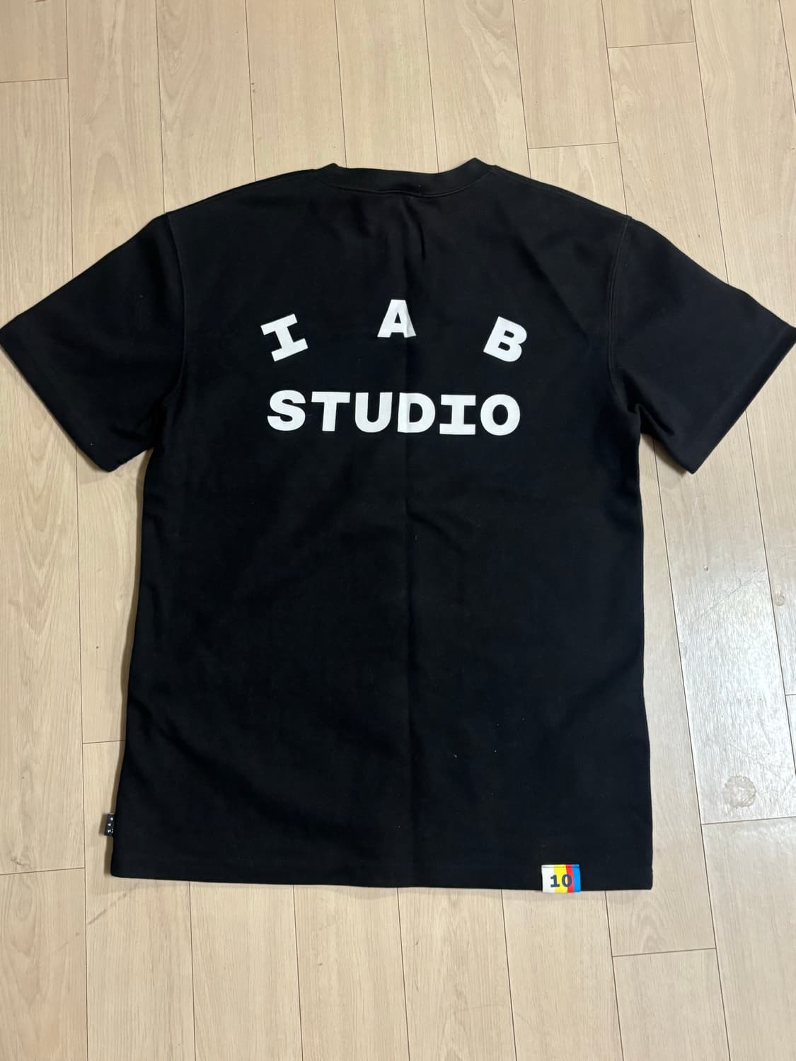 아이앱 스튜디오 10주년 기념 반팔 티셔츠 블랙 상품이미지1