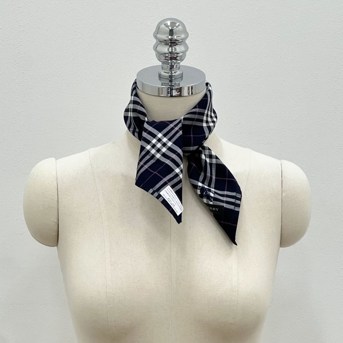 (새상품) burberry/ 버버리 쁘띠스카프 손수건 상품이미지6