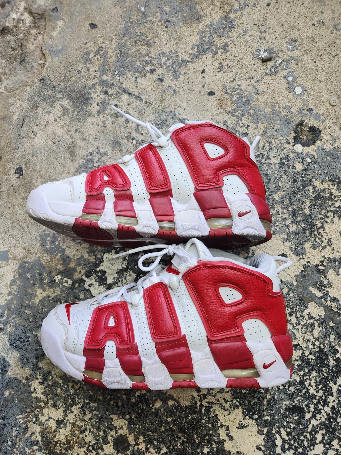 나이키 업템포 에어모어 불스 260mm

 상품이미지1