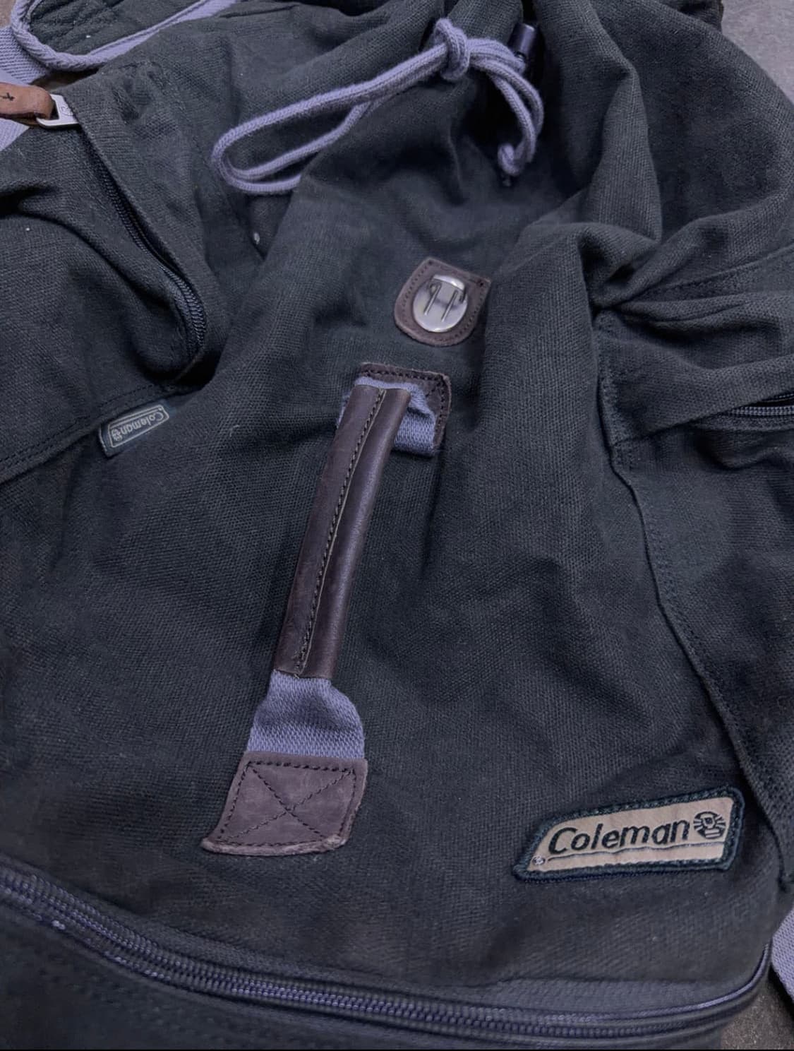 콜맨 캔버스 가죽 배색 아웃도어 멀티 백팩 다크 올리브 상품이미지3