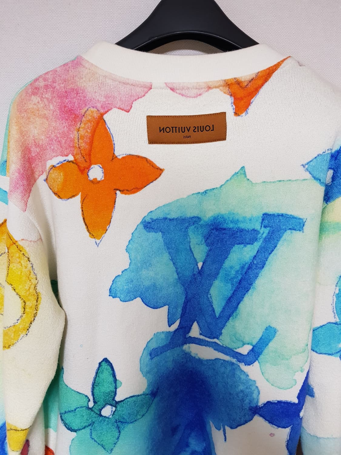 루이비통 워터컬러 모노그램 니트 맨투맨 상품이미지5