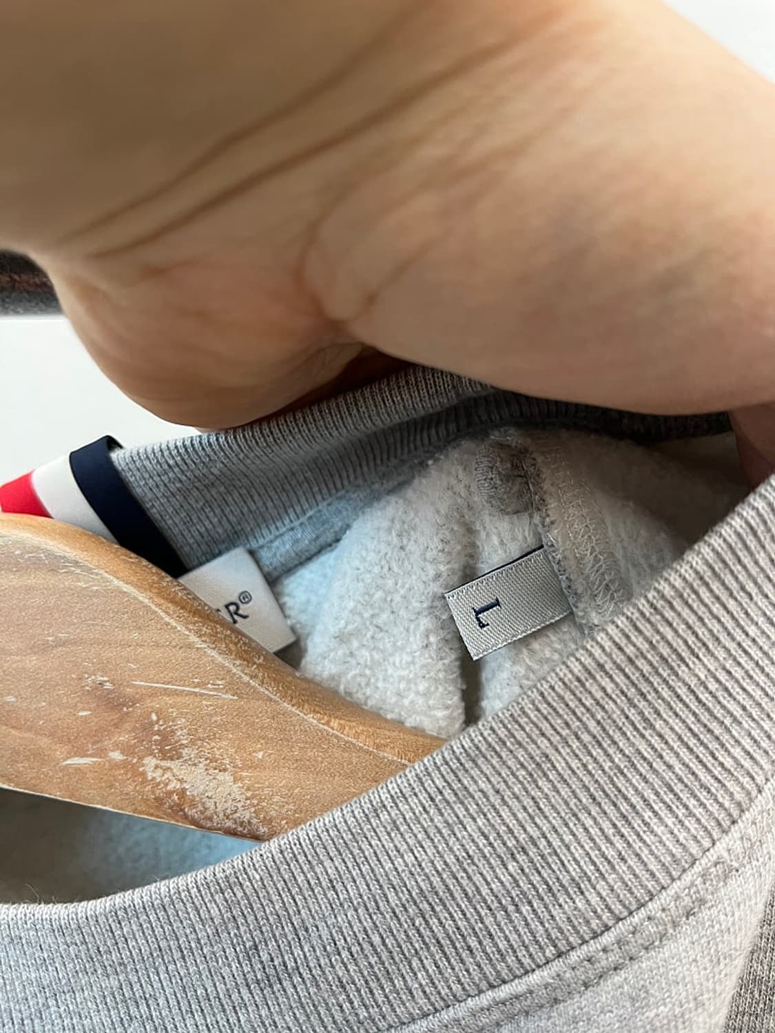 95) 몽클레어 빅와펜 맨투맨  상품이미지5