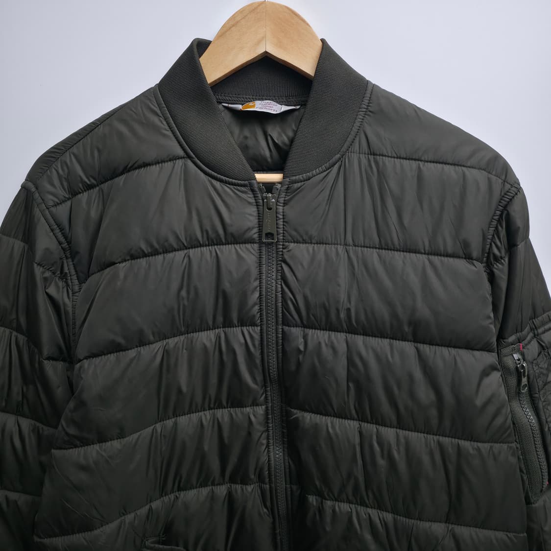 [M] 칼하트 WIP 브라이언트 경량 패딩 다크 올리브 상품이미지3