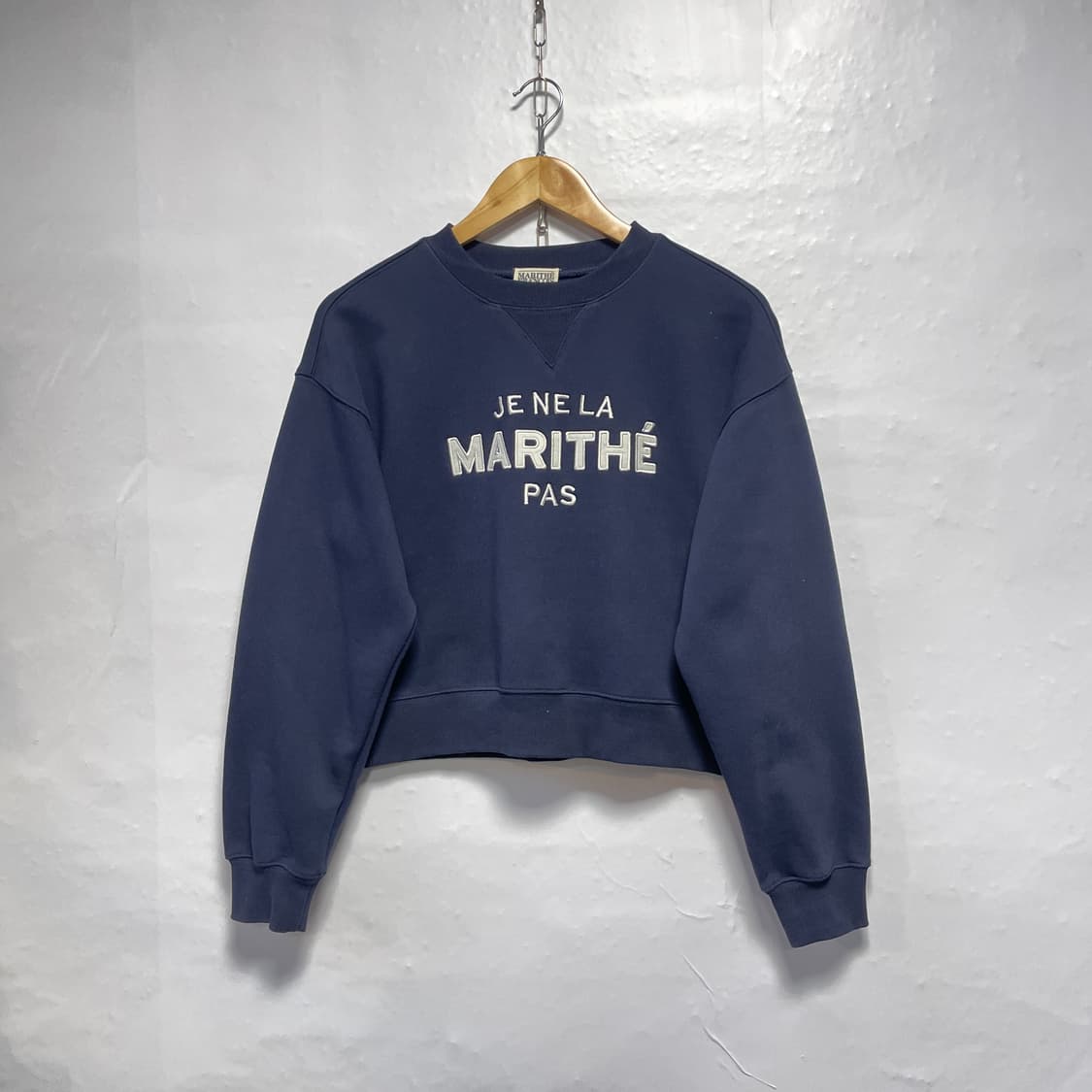 마리떼 프랑소와 저버 네이비 크롭 맨투맨 네이비 상품이미지1