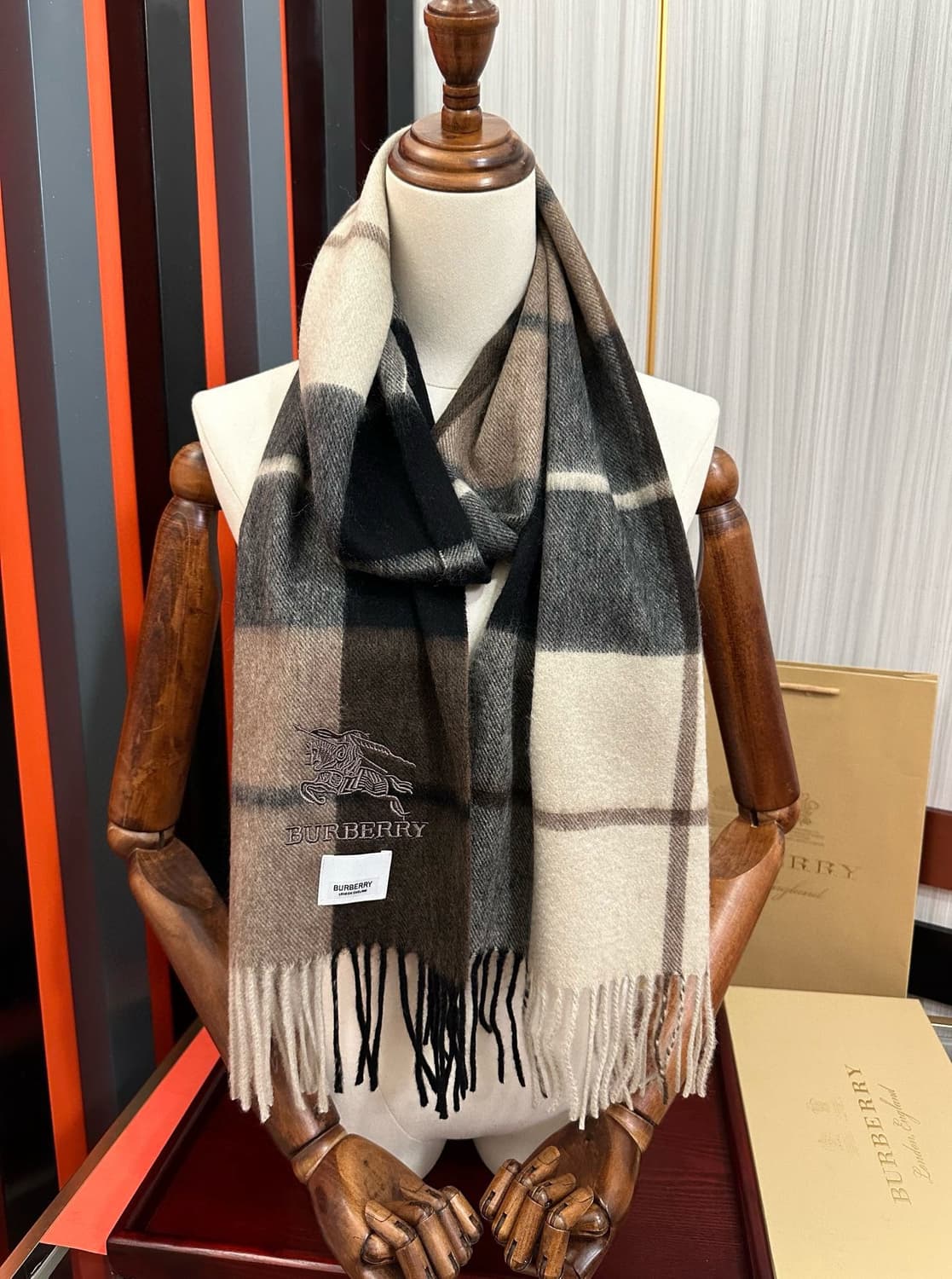 버버리숙녀 리버서블 스카프100% 램스울
 상품이미지6