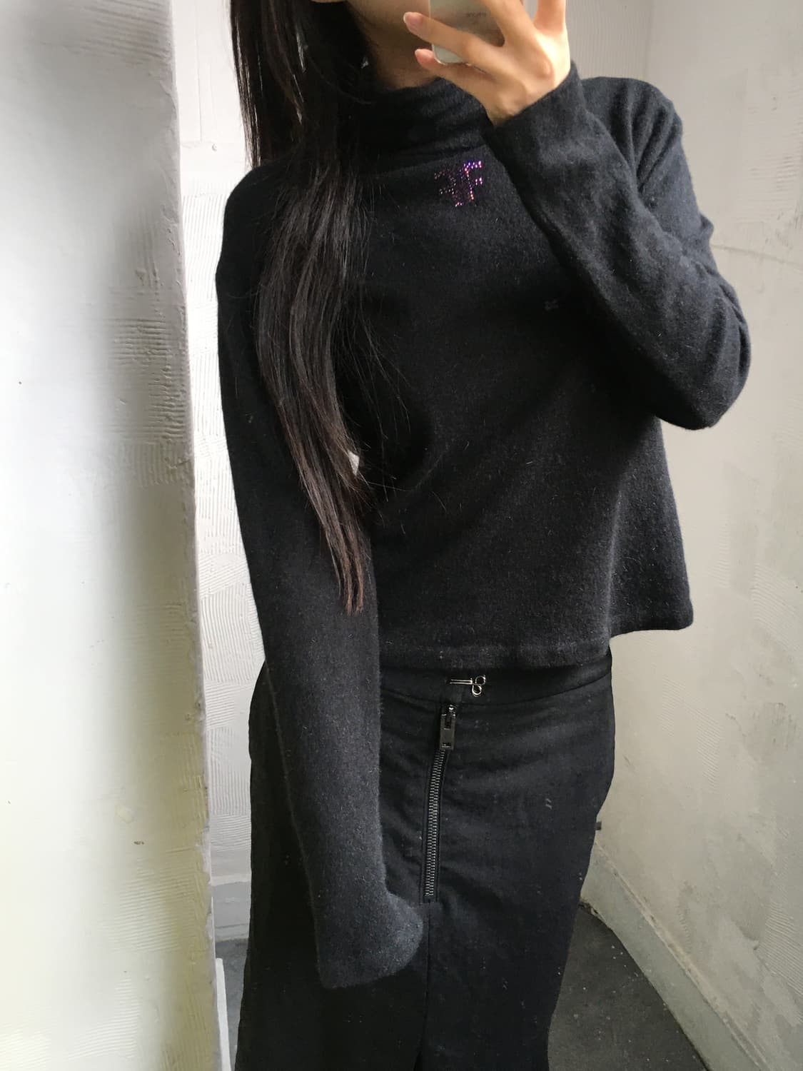 FENDI 펜디 블랙 로고 터틀넥 상품이미지3