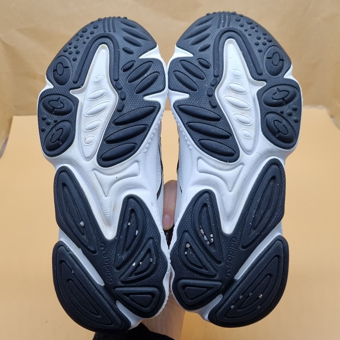 아디다스 오즈위고 운동화225. 상품이미지3