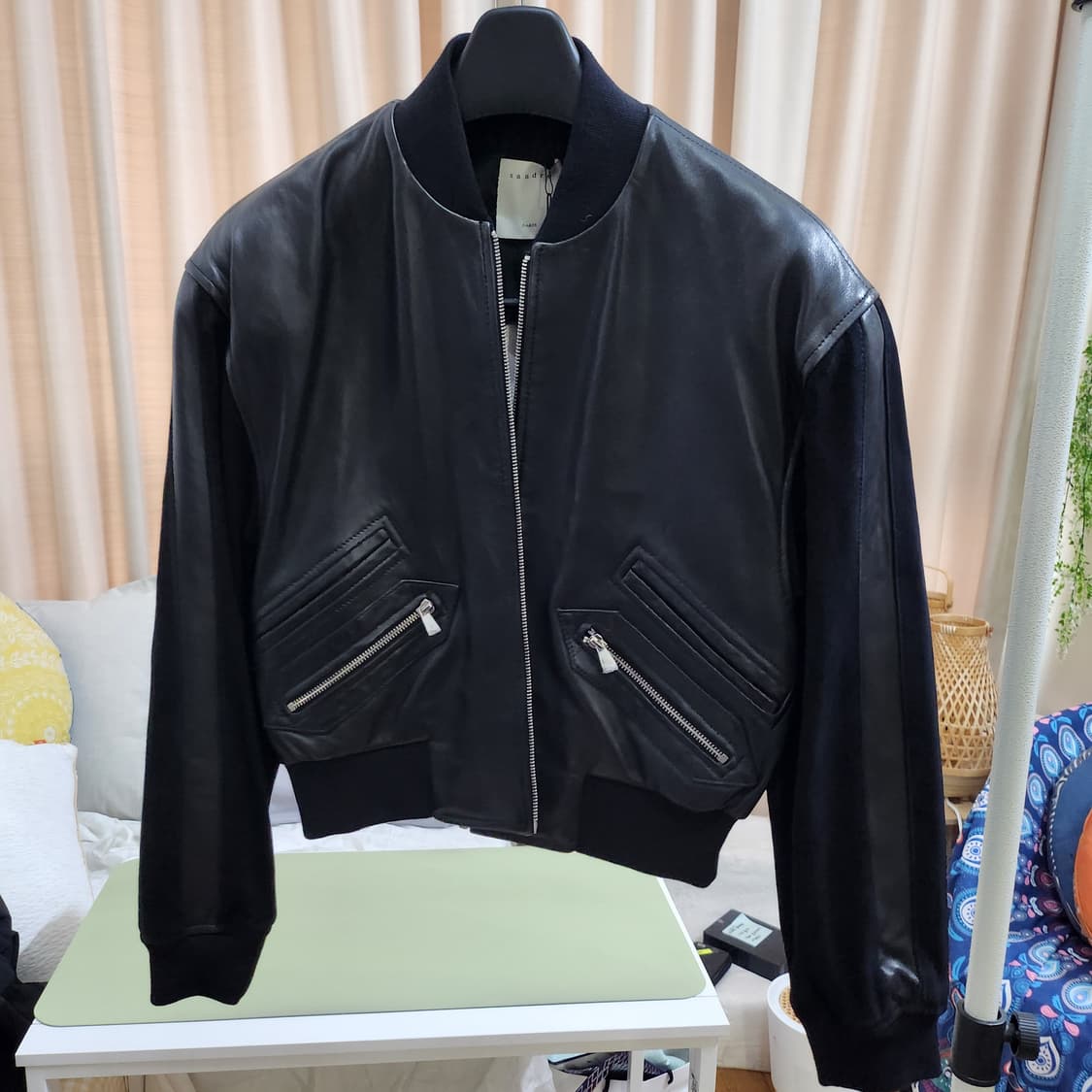 택도 안뗀 산드로 가죽 봄버 숏자켓 상품이미지1