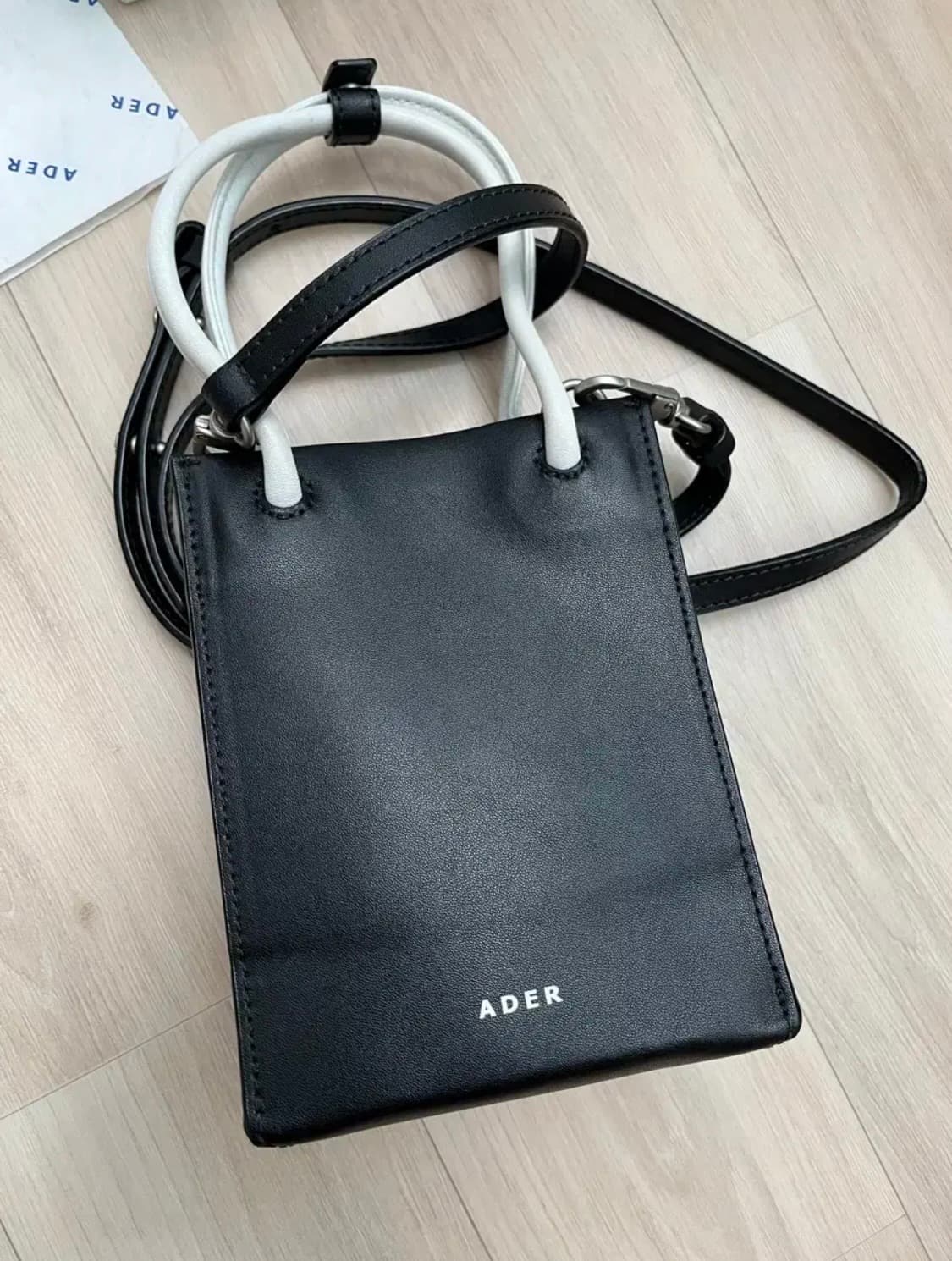 아더에러 스몰 쇼퍼백 느와르 (초반) 상품이미지2