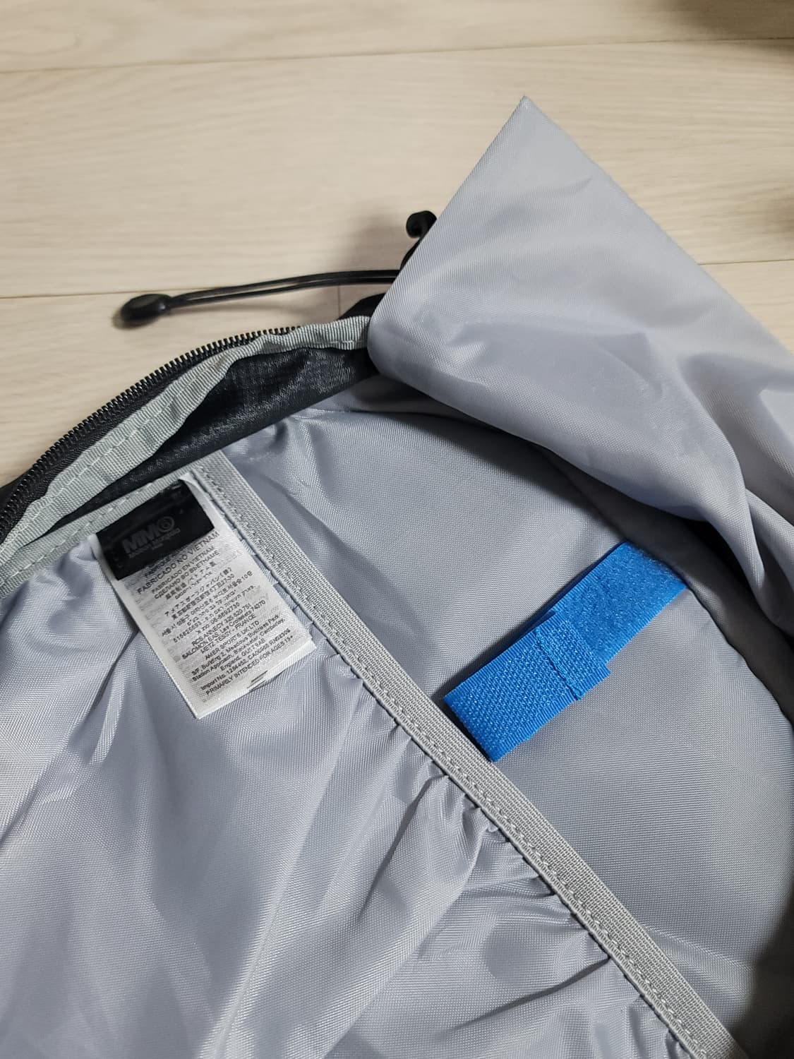 살로몬 x MM6 메종 마르지엘라 데이팩 20 블랙 상품이미지8