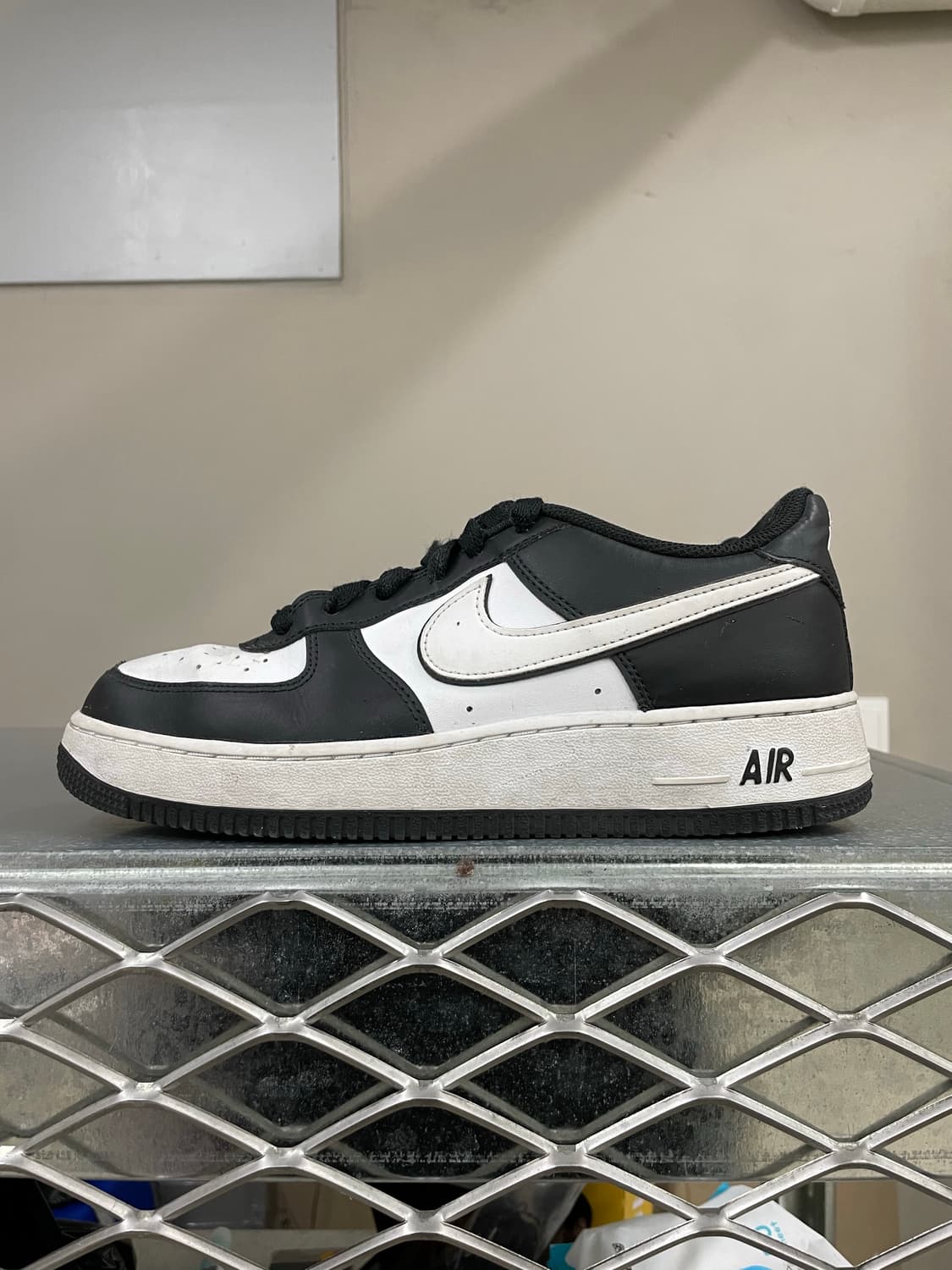 나이키 에어포스1 LV8 2 블랙화이트 250 (gr-4685) 상품이미지1