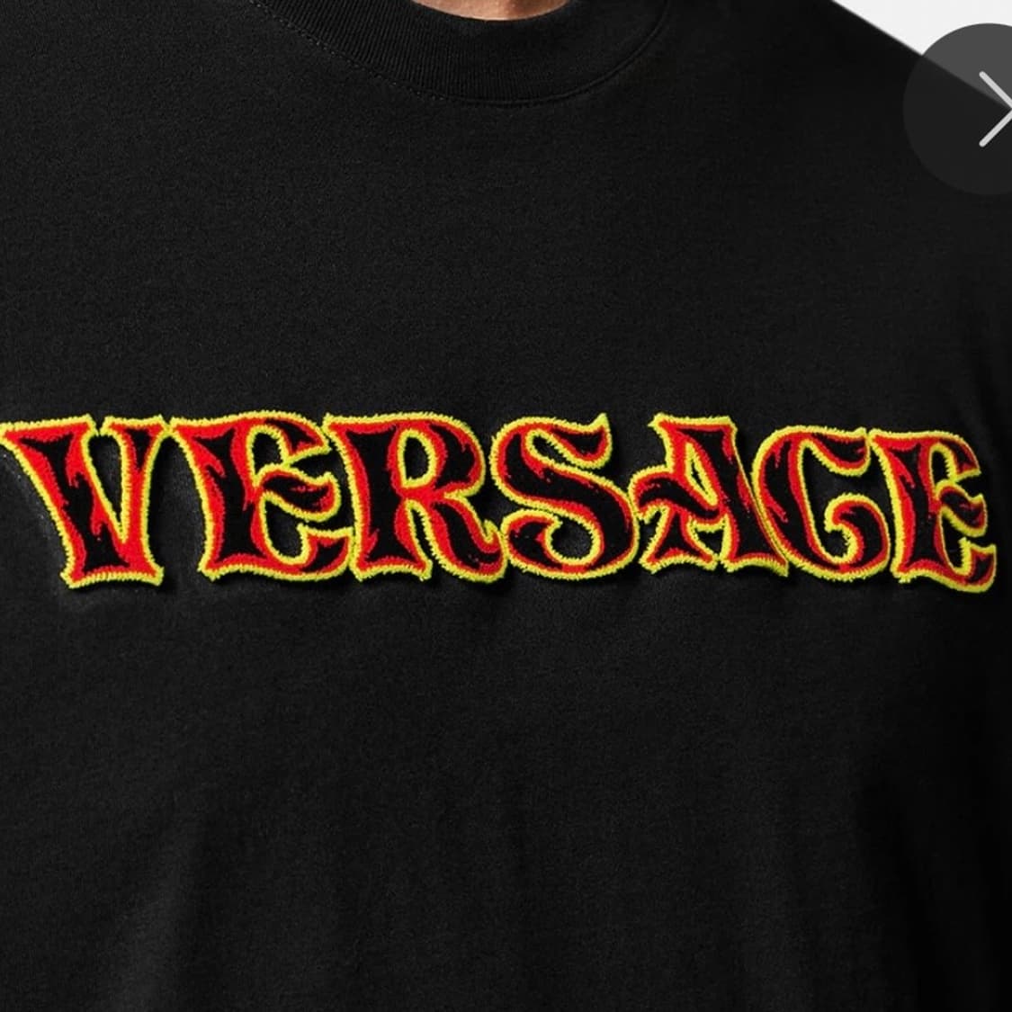 VERSACE 베르사체 엠보 로고 티셔츠 블랙 상품이미지5