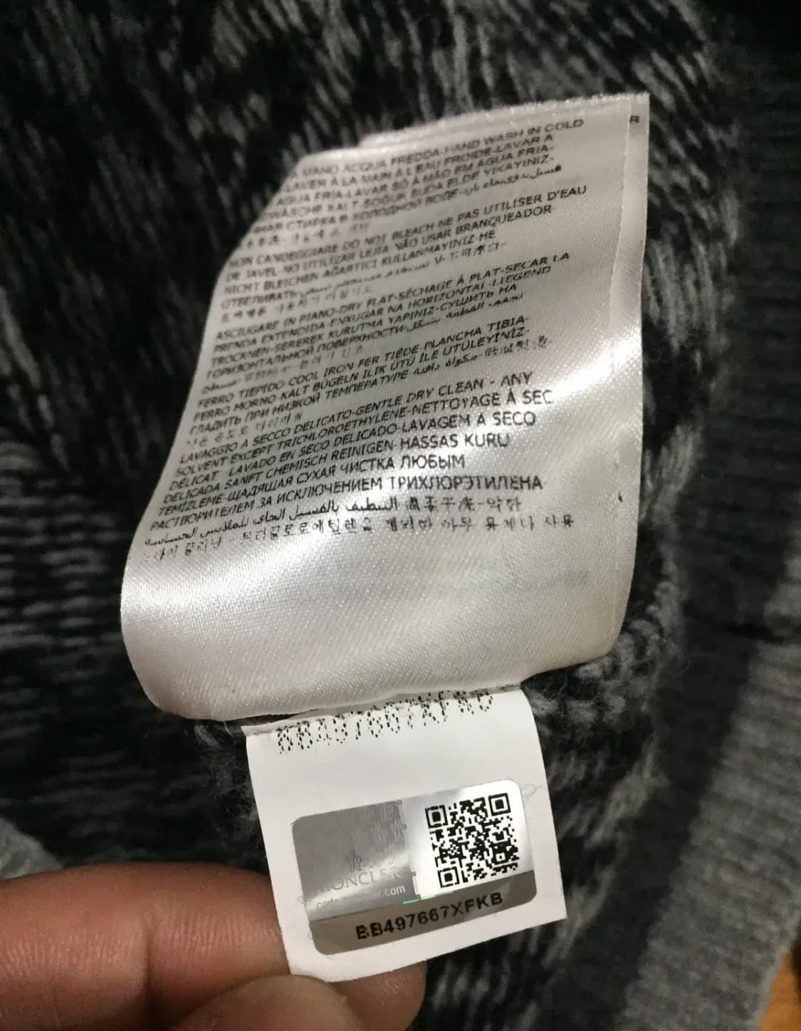 몽클레르 X 화이트 마운티니어링 풀-버튼 후디 니트웨어(M 사이즈) 상품이미지8