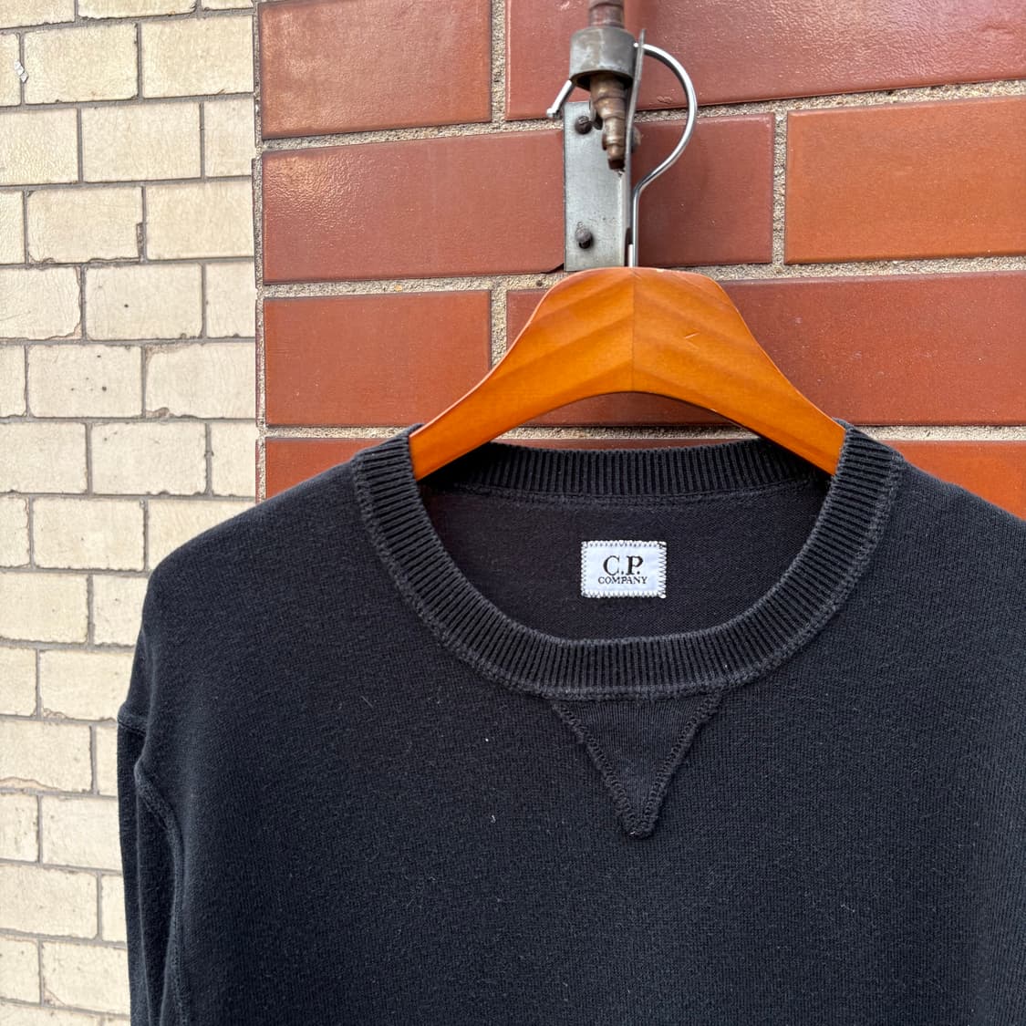 씨피컴퍼니 블랙 플리티드 니트 상품이미지2