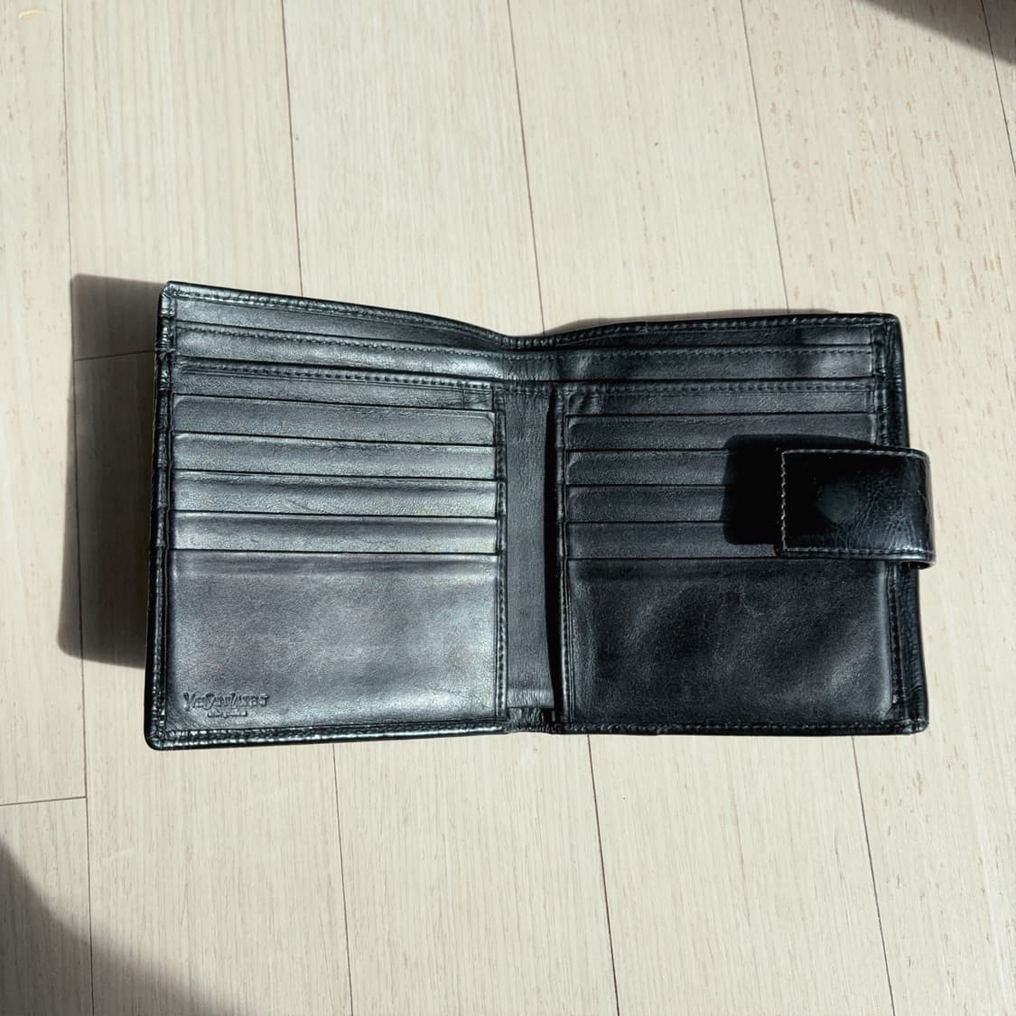 입생로랑 빈티지 블랙 에나멜 반지갑 상품이미지3