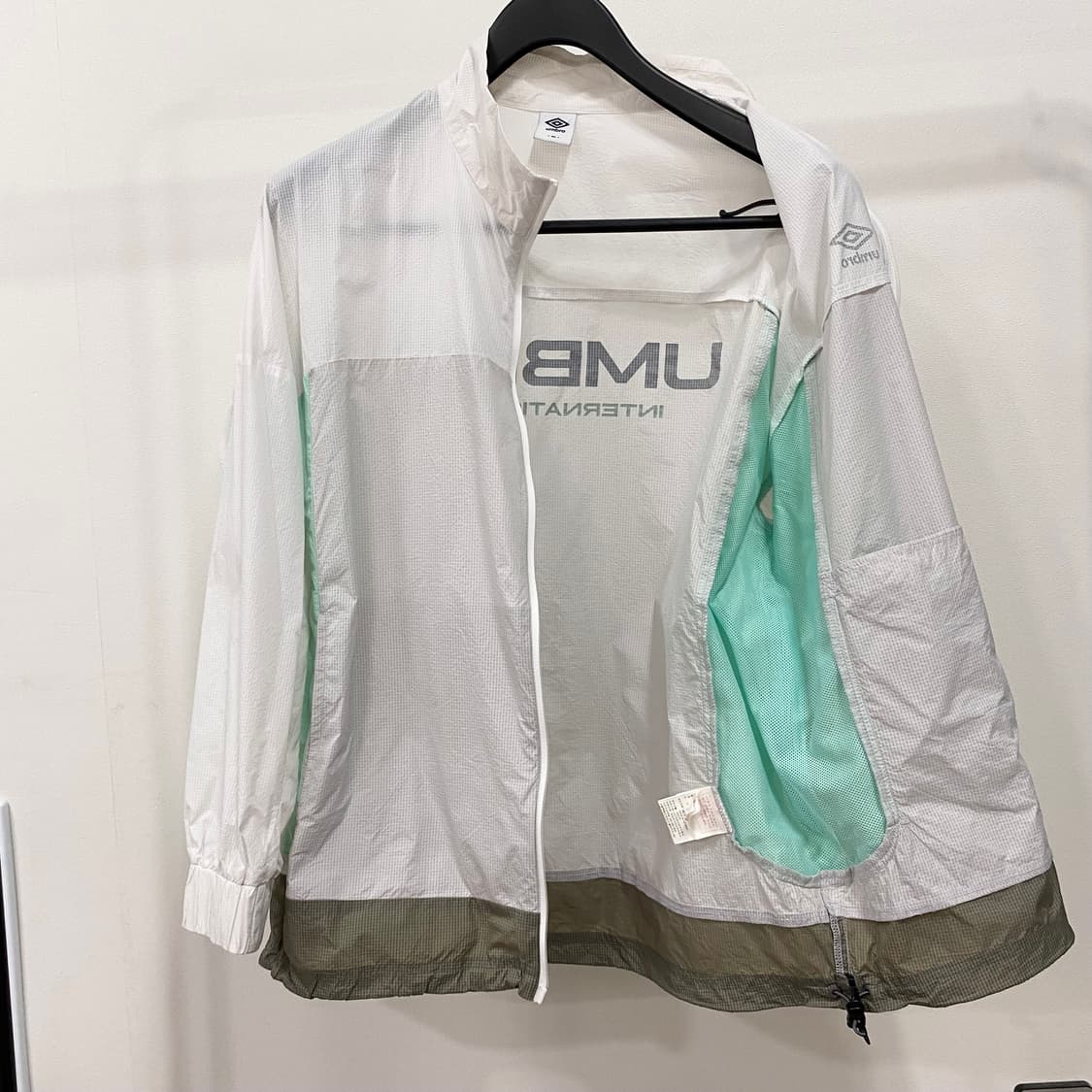 엄브로 플라이트 립스탑 경량 바람막이 상품이미지7