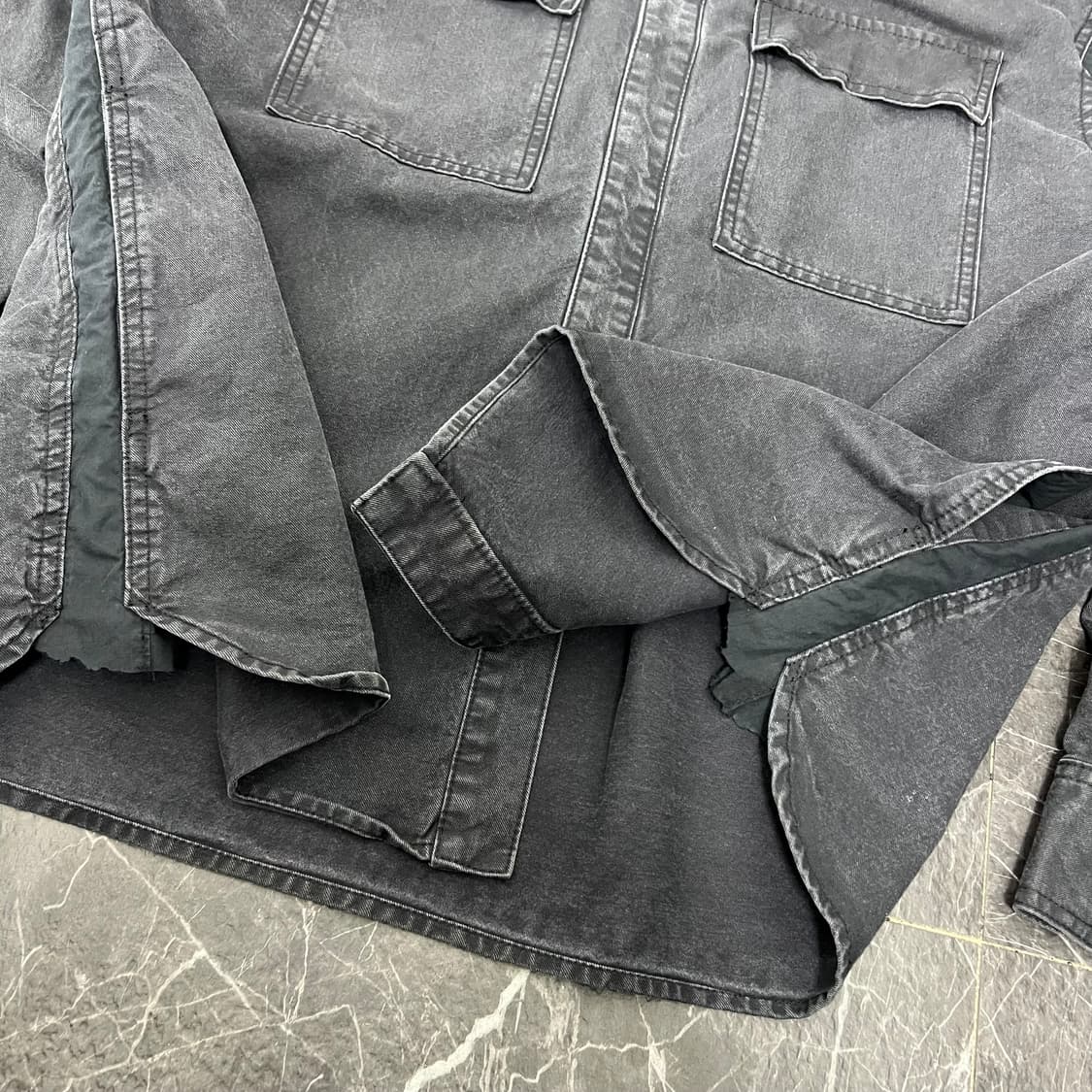 준지 투포켓 레이어드 배색 레이어드 데님 셔츠 블랙 상품이미지9