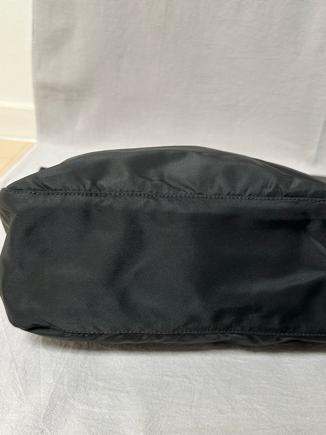 남녀공용 프라다 블랙 포코노 크로스백 나일론 숄더백 상품이미지10