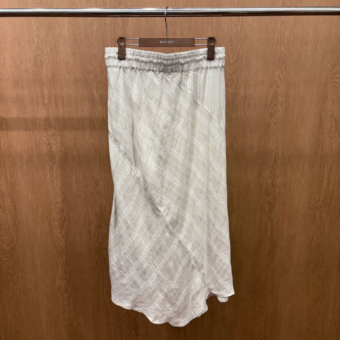 도나카란 뉴욕 스트라이프 롱 스커트 밴딩 스트링 언밸런스 밑단 베이지 상품이미지3