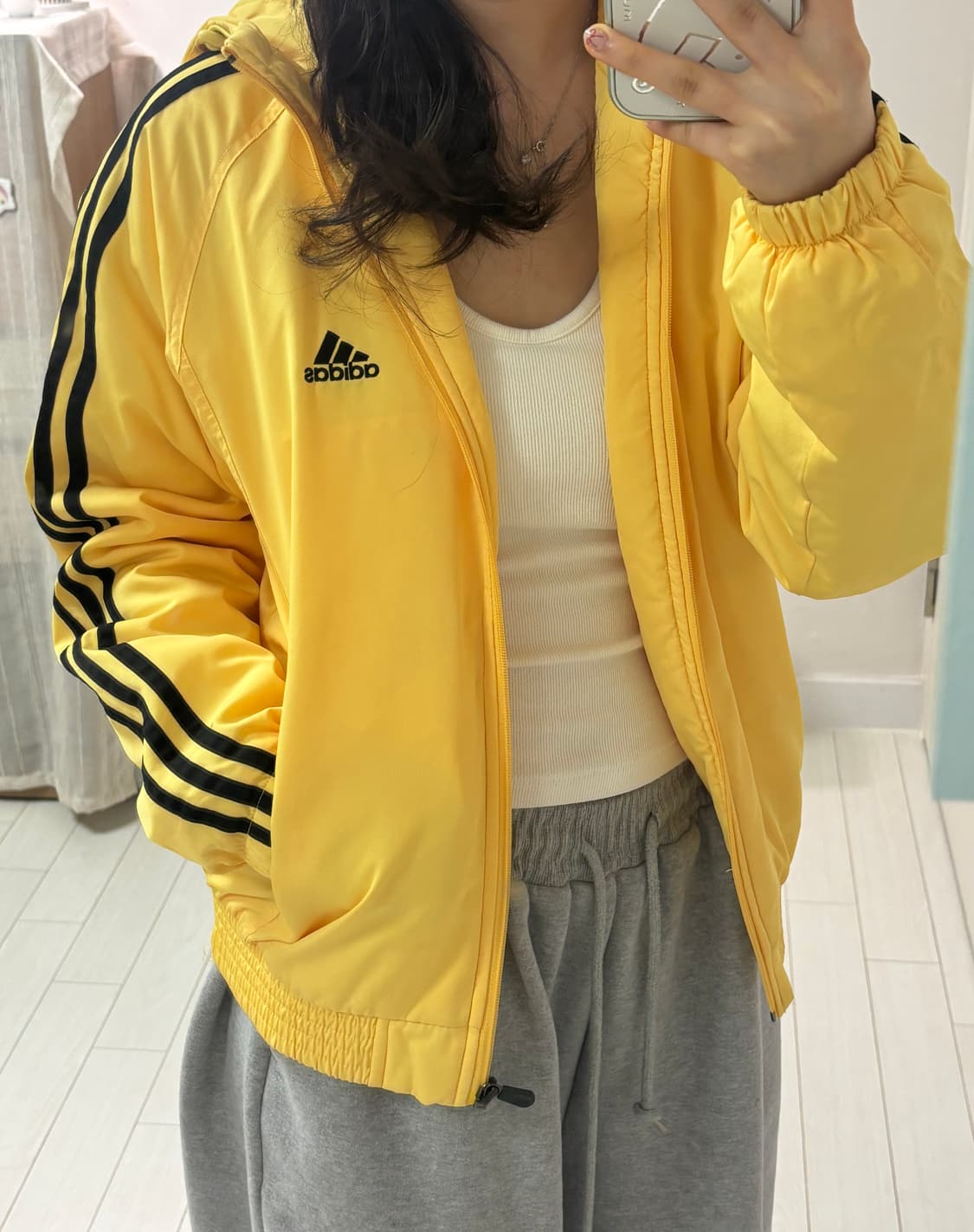 아디다스 경량 패딩 옐로우  상품이미지2