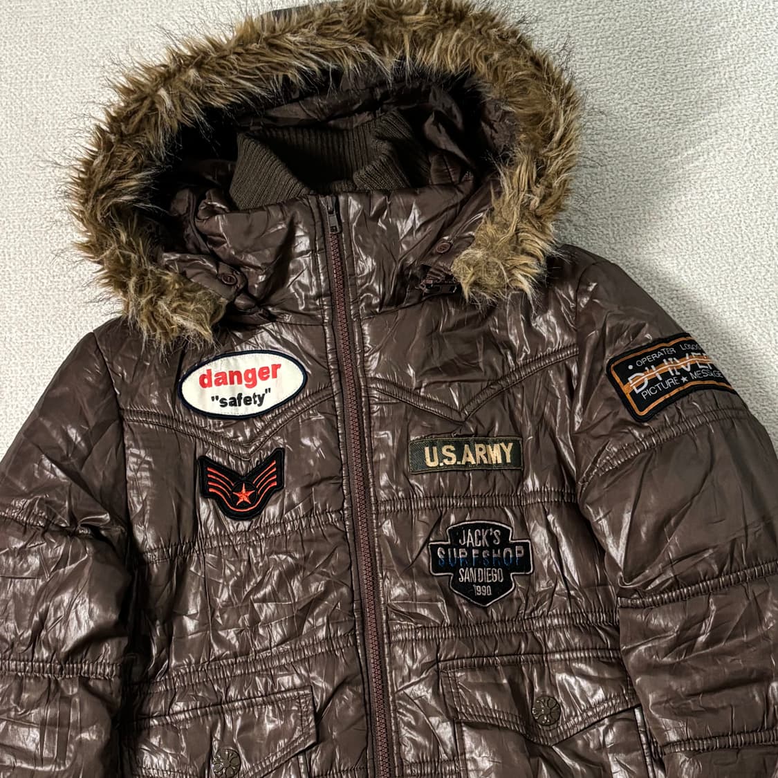 일본빈티지 y2k 브라운 유광 글로시 경량 퍼 패딩 상품이미지2