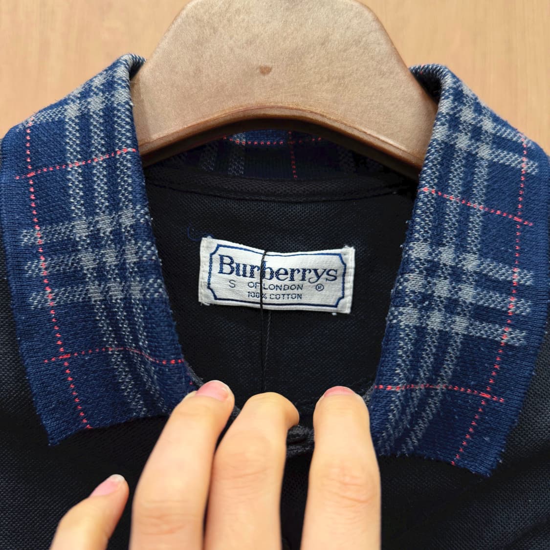 버버리 PK 반팔 티셔츠 네이비 체크 카라 배색 크레스트 자수 로고 블랙 상품이미지6