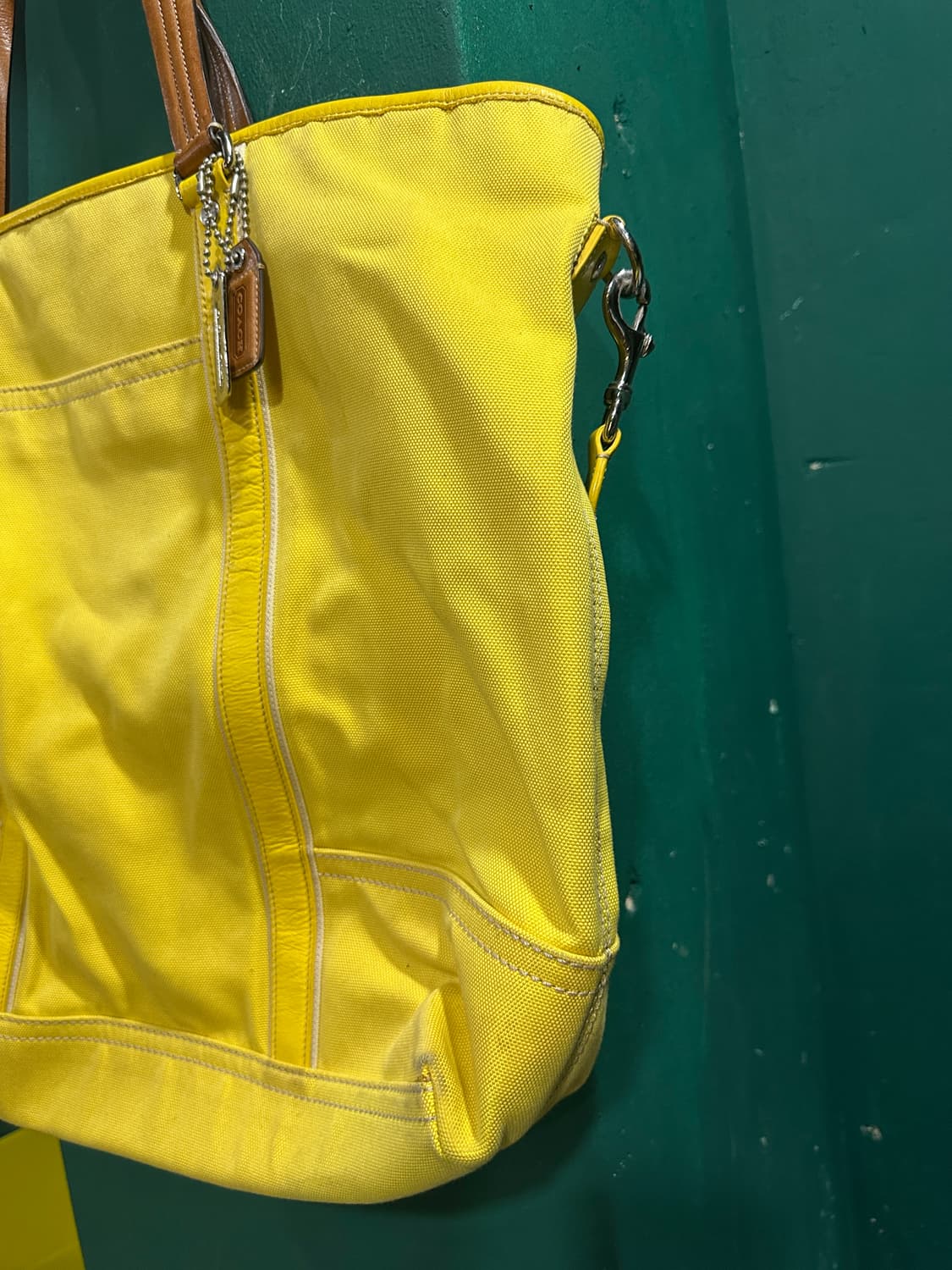 코치 빅 캔버스 토드크로스백 옐로우 상품이미지2