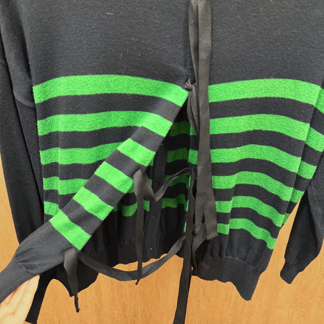 랑방 온 블루 스트라이프 니트 가디건 백 리본 타이 디테일 네이비 그린 상품이미지7