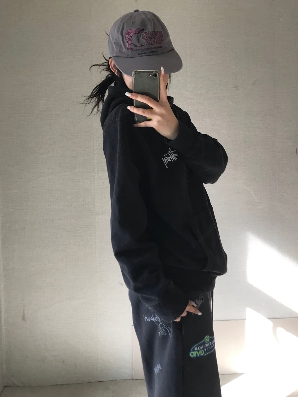 스투시 블랙 빅로고 후드티 상품이미지3